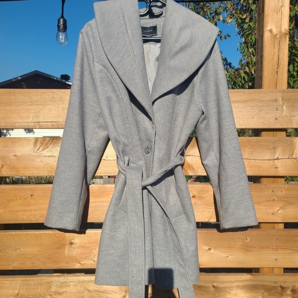 Le Chateau NWOT Trench Coat with Shawl Collar and Belt - must buy!!